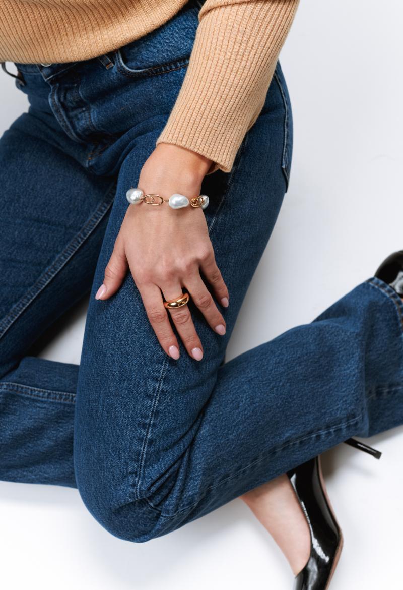 Striking bracelet